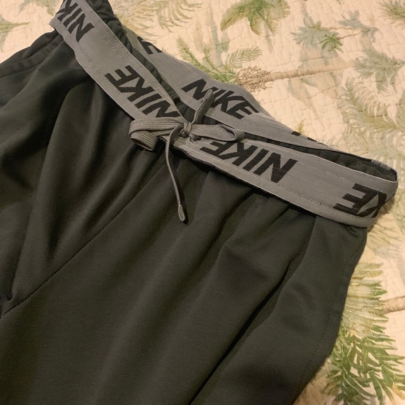 COPY - men’s nike dark grey sweats - Picture 3 of 4